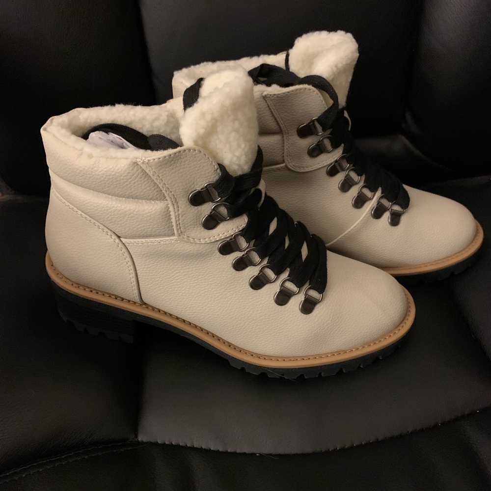 Off White Winter Boots ❄️